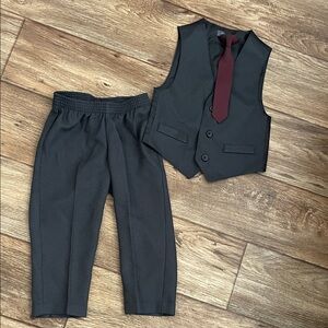 Van Heusen 3piece Set Kids Size 3T